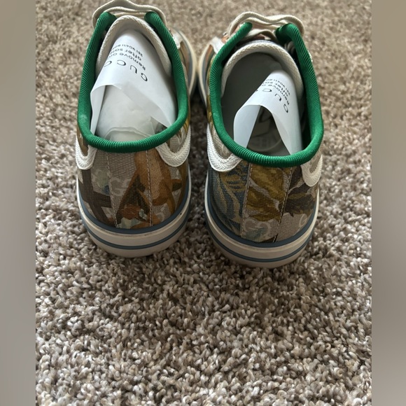 Women’s Gucci Sneakers - Picture 7 of 9
